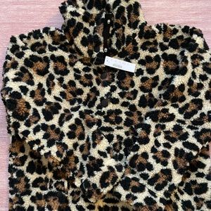 Snap-collar sherpa sweatshirt in leopard